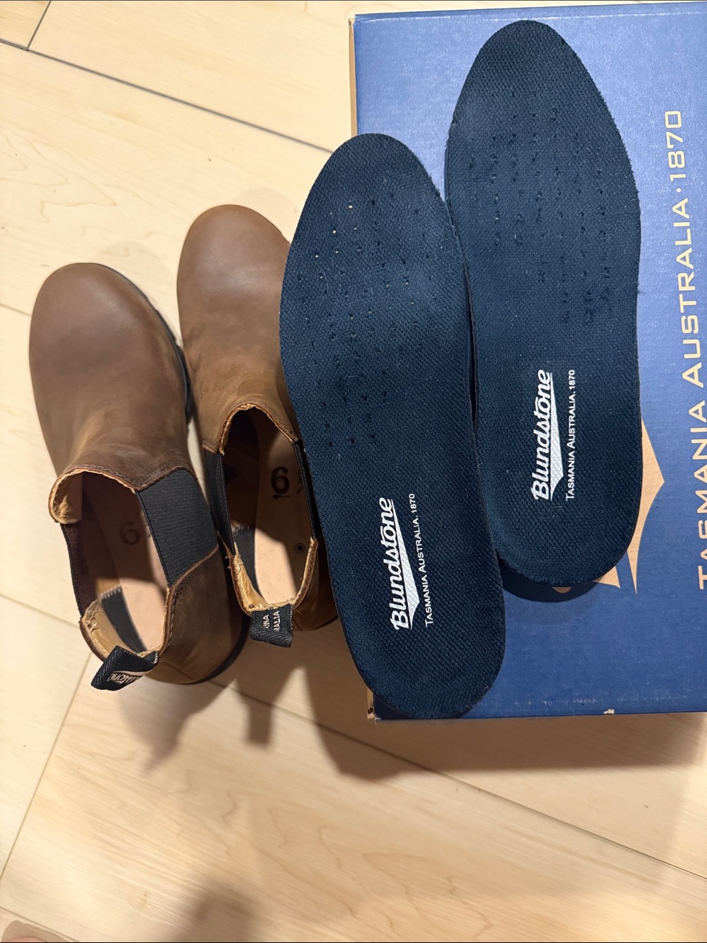 Blundstone Black Chelsea Boots - Stamped Sole Detail - Picture 8 of 10